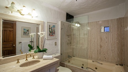 https://puertovallartacondominiums.com/jomres/uploadedimages/1/rooms/2/thumbnail/2H5A5711.jpg